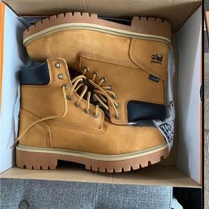 timberland Men’s boots never worn